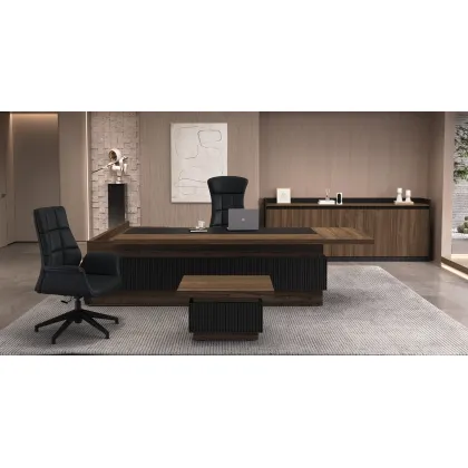 Zdjęcie Drewniany zestaw mebli do gabinetu