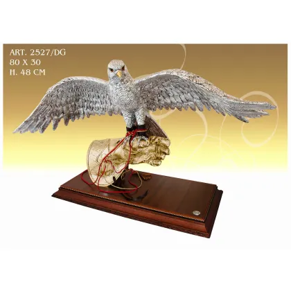 Zdjęcie Stylowa figura orła wznoszacego się do lotu