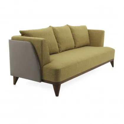 Zdjęcie Bardzo wygodna sofa w nowoczesnym stylu o drewnianej konstrukcji - Sevensedie