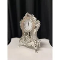 Zdjęcie Piękny i oryginalny zegar do apartamentu