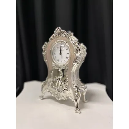 Zdjęcie Piękny i oryginalny zegar do apartamentu