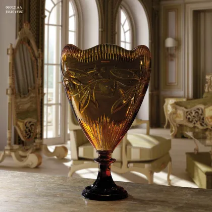 Zdjęcie Ozdobny kryształowy kielich włoskiego producenta