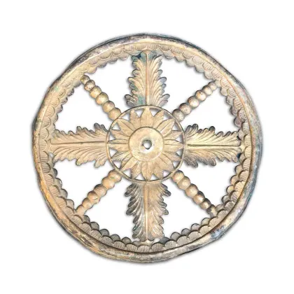 Zdjęcie Tłoczona i posrebrzana metalowa korona z końca XVIII wieku