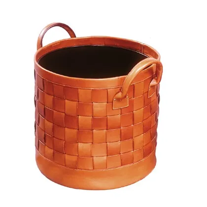 Zdjęcie Niespotykany kosz do makulatury - pleciony