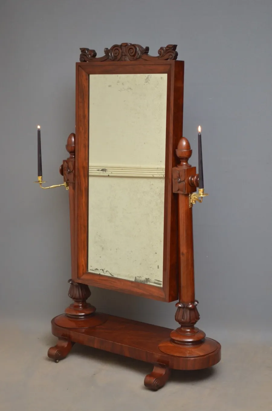 obrazek 1 Mahoniowe lusterko William IV z drobnym rzeźbieniem z 1830roku