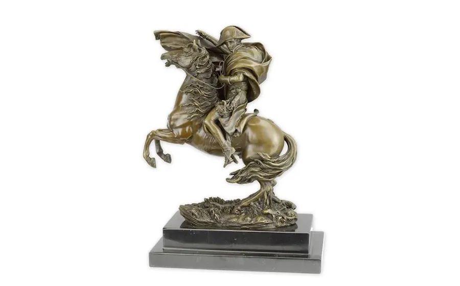 obrazek 1 Piękna klasyczna rzeźba przedstawiająca Napoleona przekraczającego Alpy z brązu