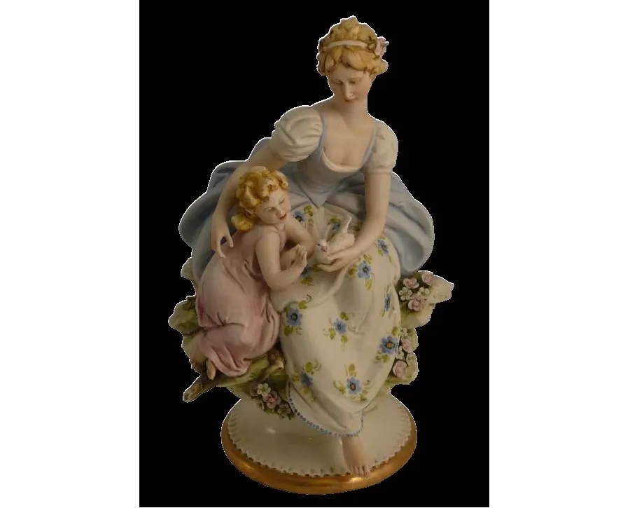 obrazek 1 Matka i dziecko - porcelanowa figurka do salonu