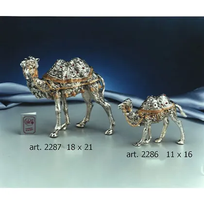 Zdjęcie Wyjątkowa pięknie zdobiona figura wielbłąda