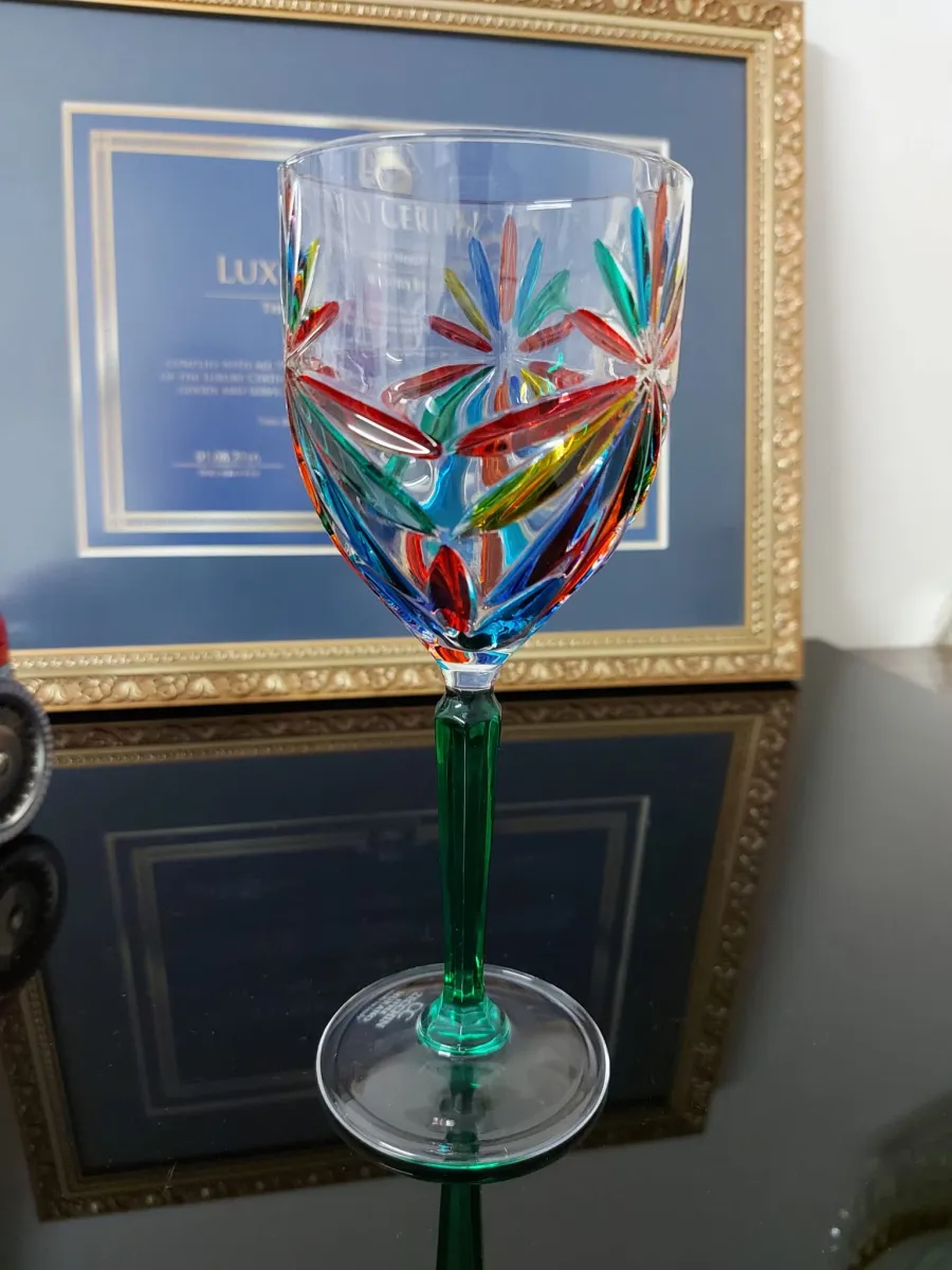 obrazek 1 Piękny komplet 6 kieliszków do wina wykonany ze szkła murano (230 ml)