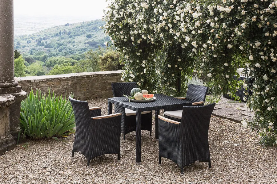 obrazek 2 Wyjątkowy fotel do jadalni Maui z czarnego rattanu