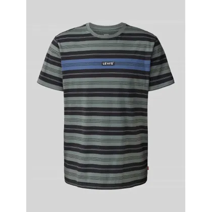 Zdjęcie T-shirt z naszywką z logo