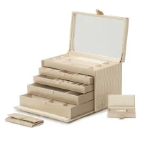 Picture Caroline Extra Large Ivory box made of quilted leather