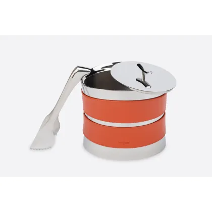 Zdjęcie Piękny izolowany pojemnik na lód z pokrowcem ze skóry naturalnej  kolorze pomarańczowym - do kuchni