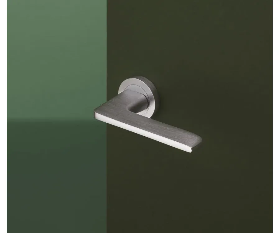obrazek 1 Stylowa włoska klamka do drzwi Blade