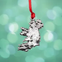 Zdjęcie Wyjątkowa dekoracja świąteczna o kształcie mapy Irlandii wykonana z cyny