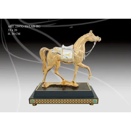 Zdjęcie Cudowna figura konia na podstawie