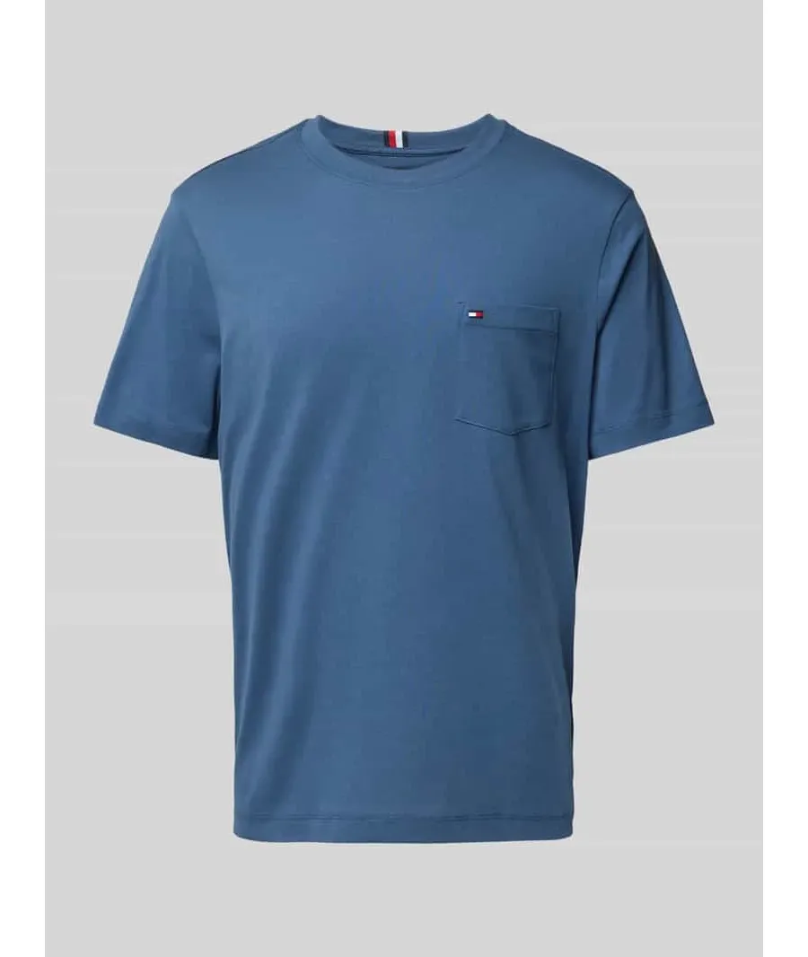 obrazek 1 T-shirt z kieszenią na piersi