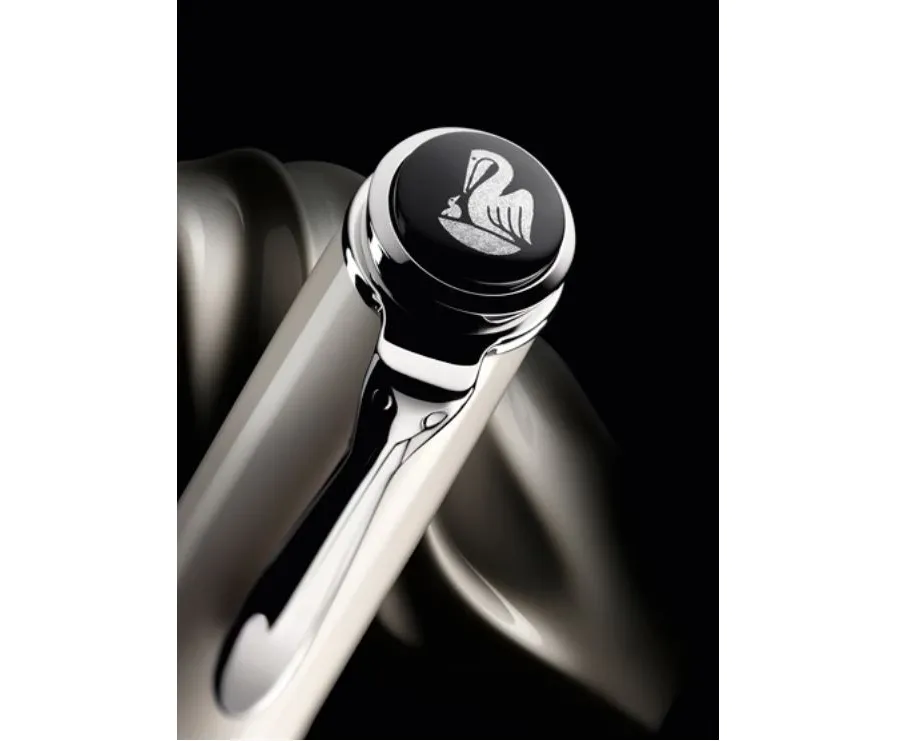 obrazek 3 Pióro wieczne Pelikan Classic M205 White-Silver stalówka EF
