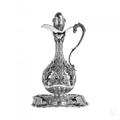 Picture Stylish silver wine bottle with a tray decorated with a beautiful motif - Zaramella Argenti