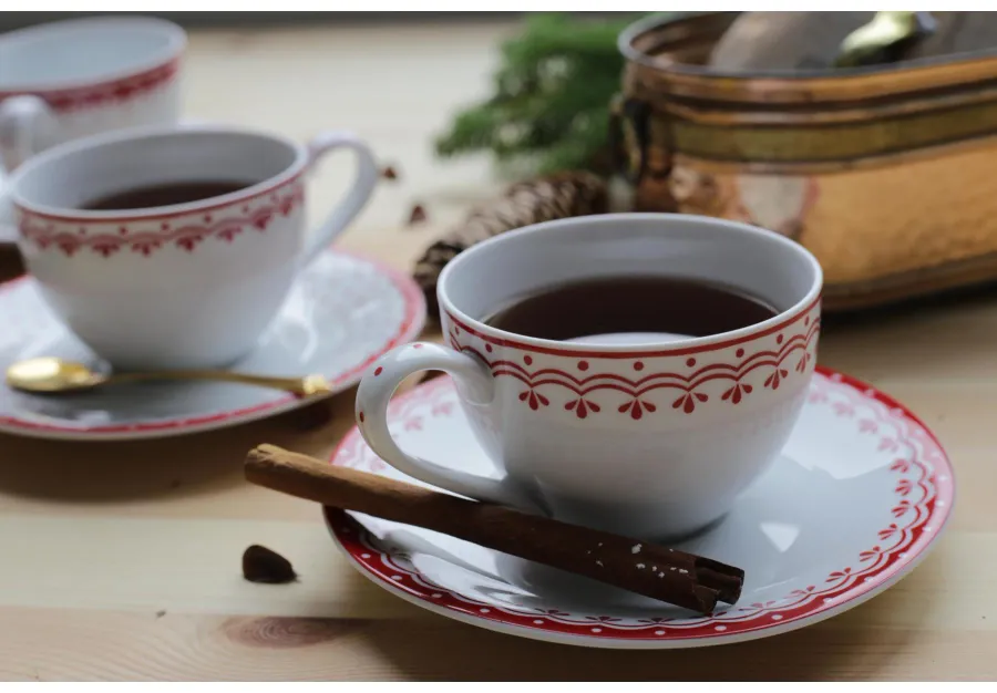 obrazek 2 Czeska filiżanka ze spodkiem z porcelany zdobiona delikatnym czerwonym motywem – Leander