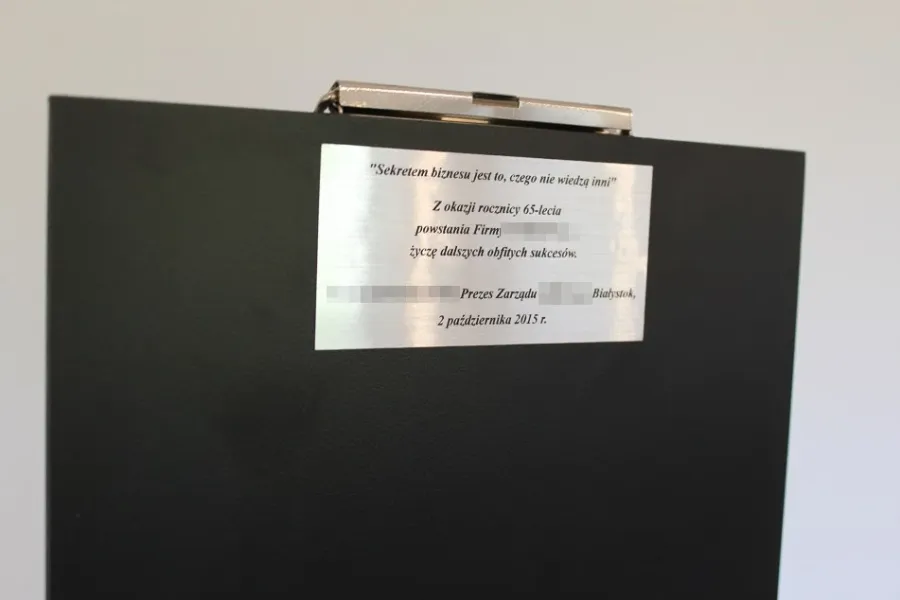 obrazek 7 Designerski clipboard na dokumenty - człowiek