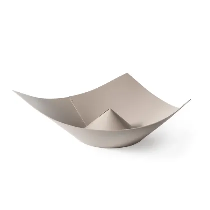 Zdjęcie Tradycyjny meksykański kapelusz Sombrero staje się wyjątkowym stojakiem na czasopisma