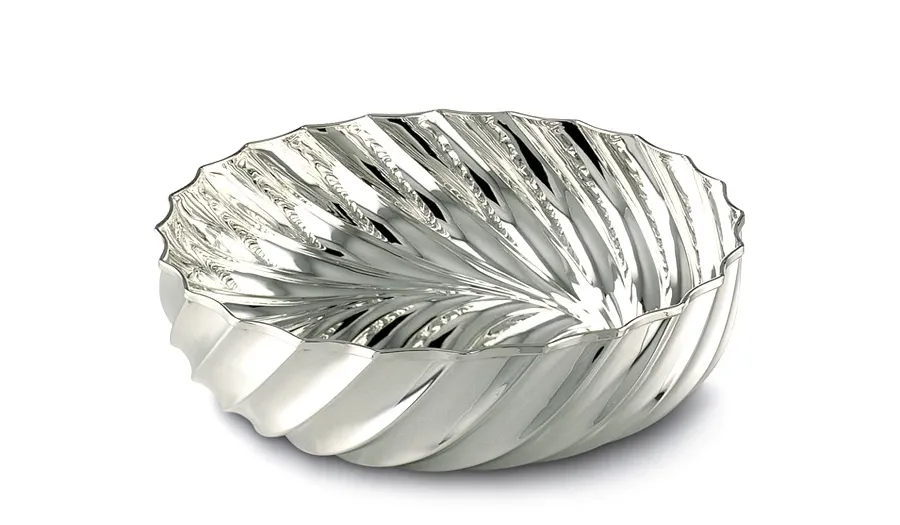 picture 1 Luxurious silver bowl 18th Century