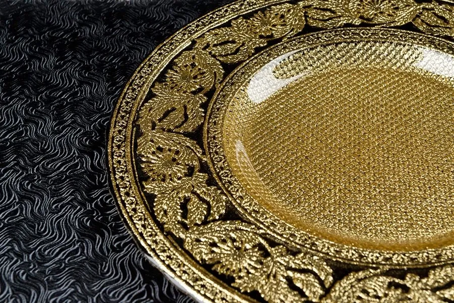 obrazek 2 Zjawiskowy duży talerz marki VG ze szkła ze złotem i czernią