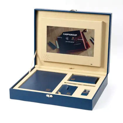 Zdjęcie Pudełko z zestawem akcesoriów – prezent firmowy