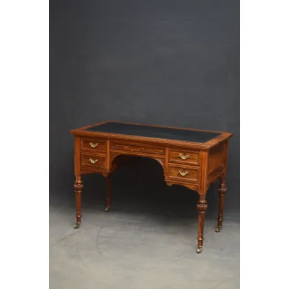 Zdjęcie Najwyższej jakości wiktoriańskie biurko z drzewa różanego, z czarną skórzaną powierzchnią do pisania nad panelem fryzowym