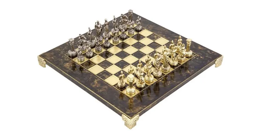 picture 1 Exclusive chess set – Greek vs. Romans
