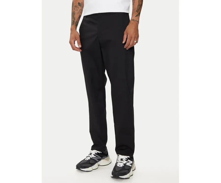 obrazek 1 New Balance Spodnie materiałowe Athletics Standard MP43554BK Czarny Regular Fit