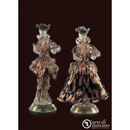 Zdjęcie Weneckie rzeźby z kolekcji Goldoniego przedstawiające mężczyznę i kobietę ze szkła Murano