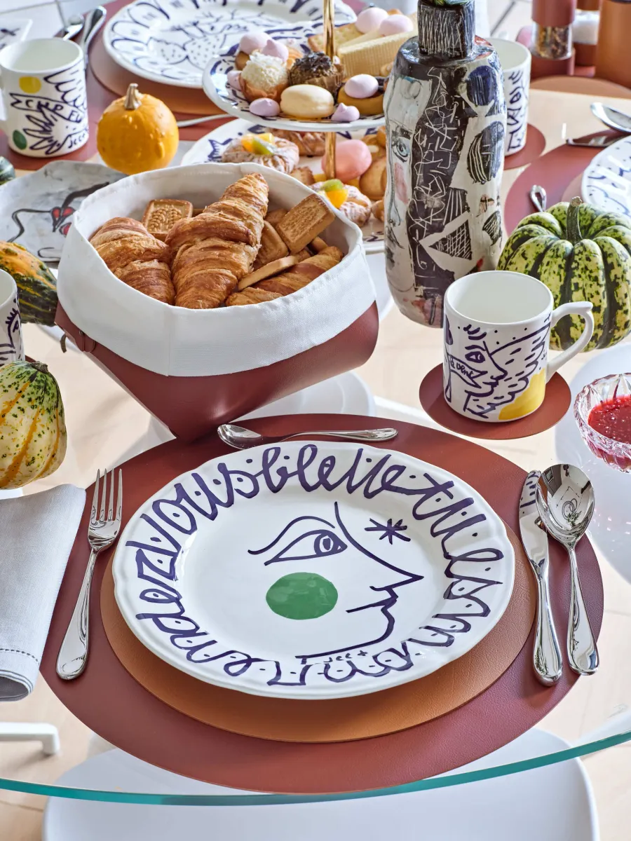 obrazek 4 Wyjątkowa skórzana podkładka na stół Ø30 cm w kolorze koniaku i bordowym