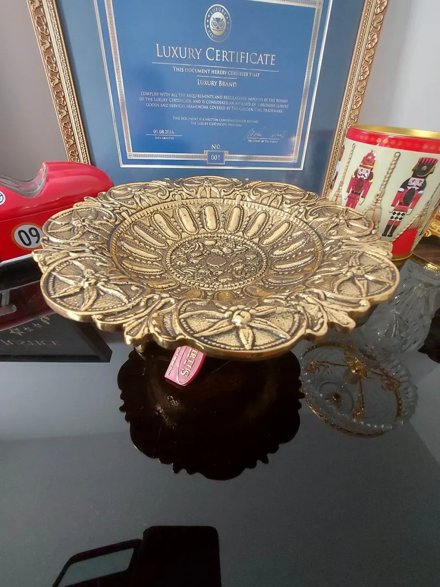 picture 6 Round plates with heart-shaped leaves fretwork