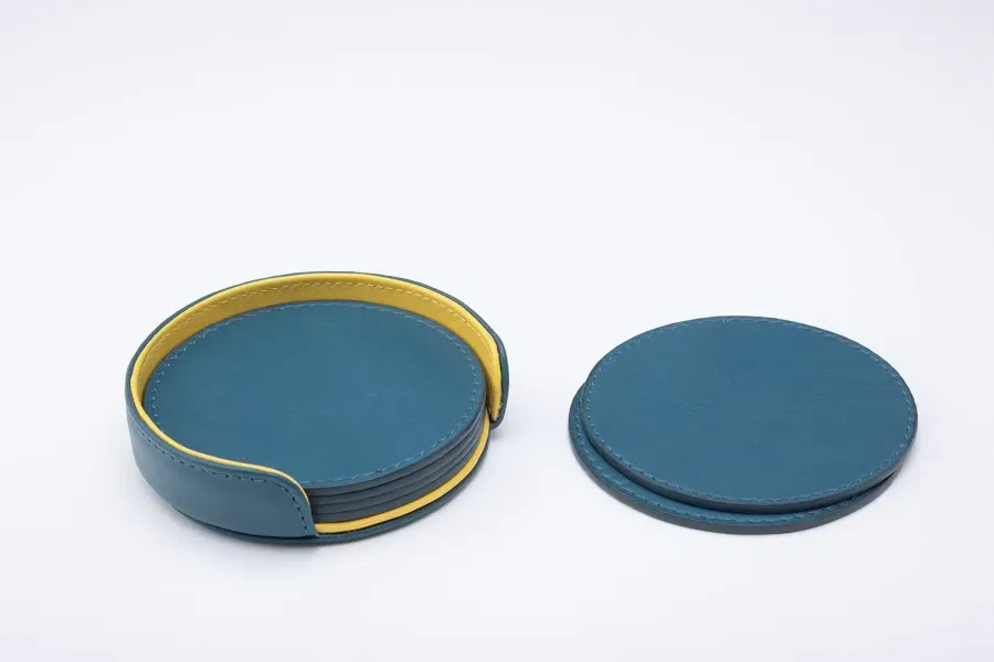 obrazek 2 Elegancki zestaw skórzanych podkładek w kolorze niebiesko-żółtym - do jadalni