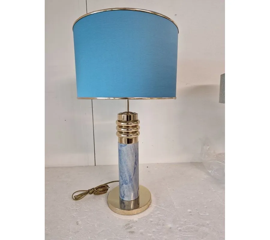 obrazek 1 Lampa stołowa z niebieskiego marmuru Azul Macauba i miękkich mosiężnych pierścieni – Il Paralume Marina