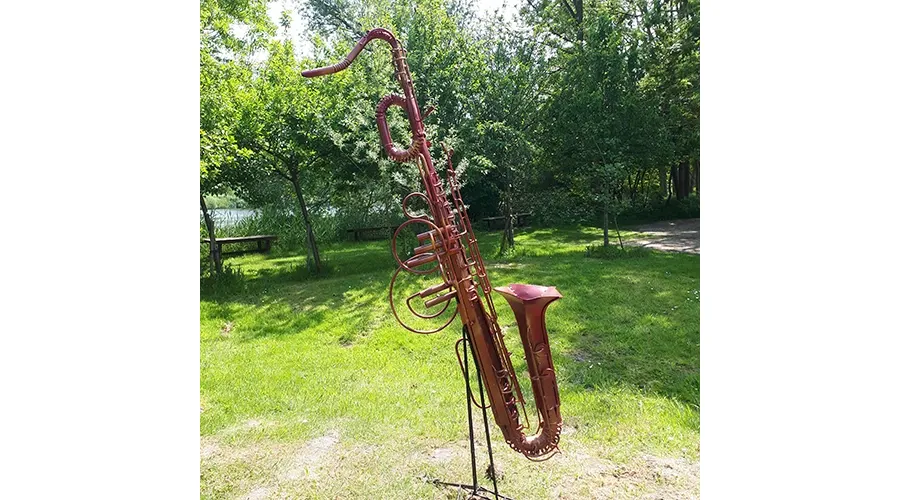 obrazek 2 Oryginalna rzeźba do ogrodu "Czerwony saksofon"