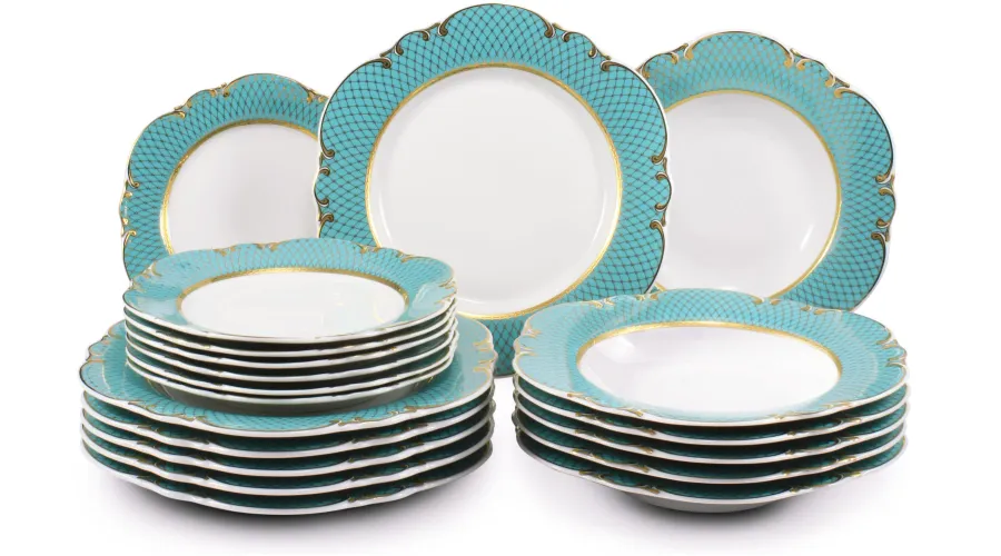 obrazek 1 18-elementowy elegancki zestaw talerzy z porcelany z kolekcji Roses under the stars – Rudolf Kampf