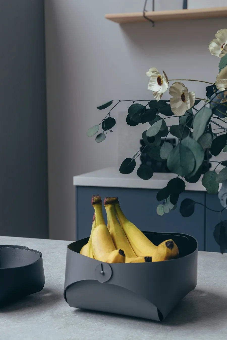 obrazek 2 Piękny skórzany koszyk Flora w kolorze szarym