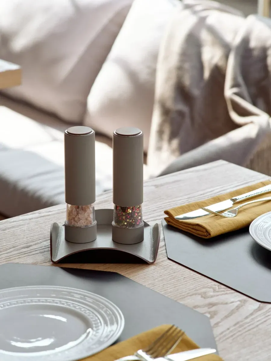 obrazek 2 Elektryczny młynek do soli i pieprzu w kolorze cappuccino