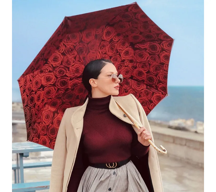 obrazek 5 Piękny czerwony parasol damski zdobiony czerwonymi różami - Pasotti