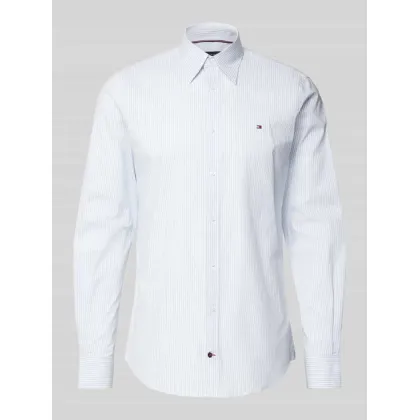 Zdjęcie Koszula biznesowa o kroju slim fit z kołnierzykiem typu kent