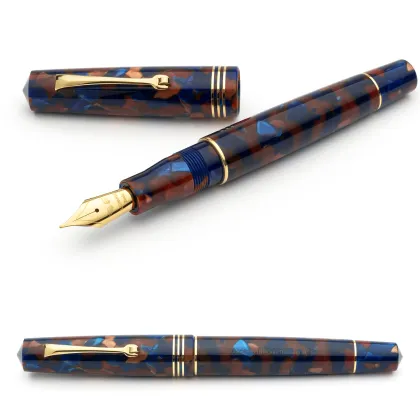 Picture Classic Leonardo fountain pen with a gold nib