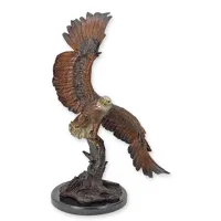 Picture A beautiful bronze sculpture of an eagle in flight