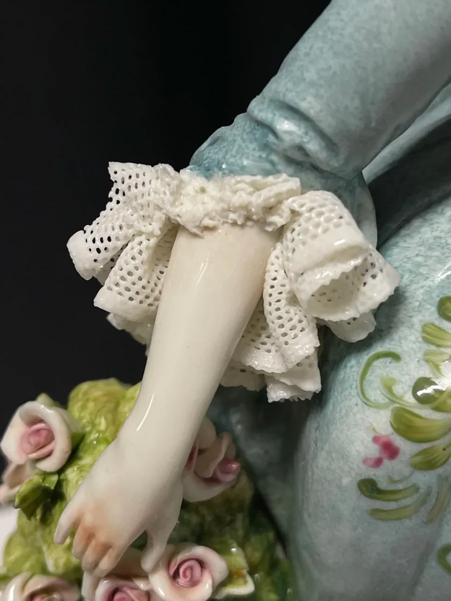 obrazek 5 Porcelanowa figurka damy w stylu rokoko