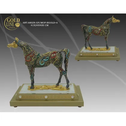 Zdjęcie Wyjątkowa kolorowa figura konia