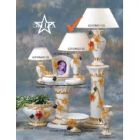Zdjęcie Stylowa lampa na biurko zdobiona kwiatami