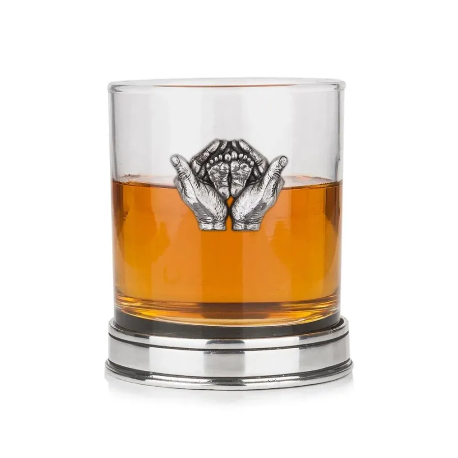 obrazek 1 Stylowy prezent dla nowych rodziców – szklanka do whisky z przedstawieniem stópek dziecka