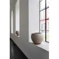 Picture A wonderful clay flower pot for the garden - Atelier Vierkant